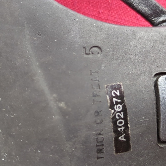 Kenneth Cole Reaction "Trick or Treat" Minimalist Sandals with Bling - Picture 10 of 11